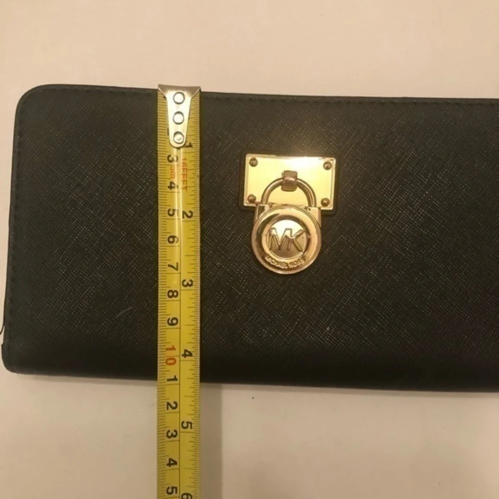 Michael kors black Hamilton lock wallet zipper